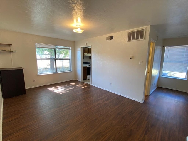 2526 W Prairie Street - Photo 1