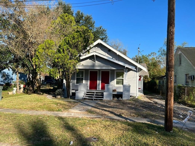 2825 Victoria Street - Photo 1