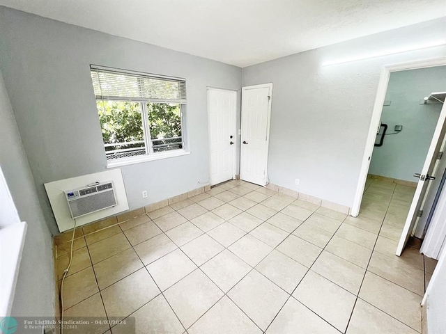 100 Nw 30th Ave - Photo 1