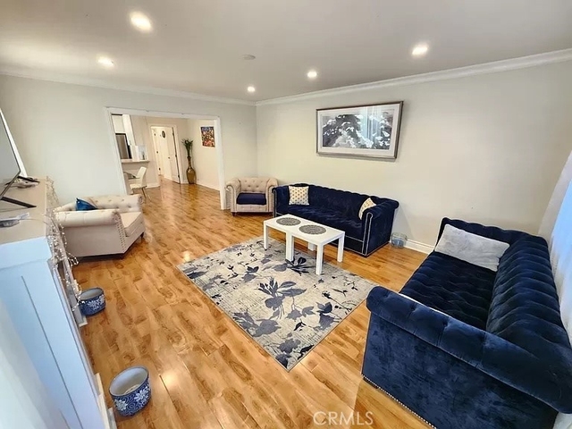 5658 Franklin Avenue - Photo 1