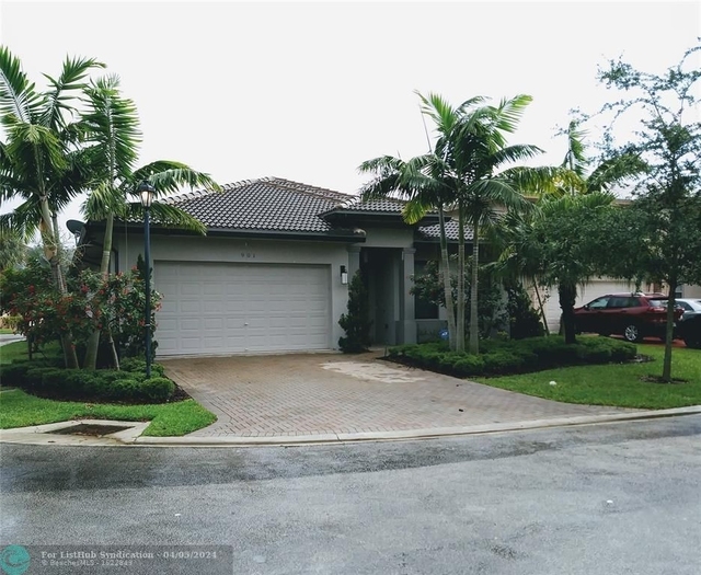 901 Sw 87th Ter - Photo 1
