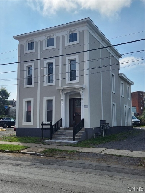 721 Columbia Street - Photo 1