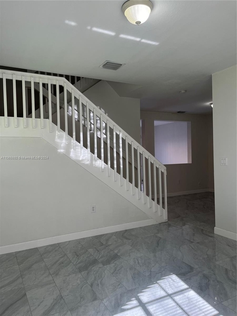 366 Se 20th Ter - Photo 1