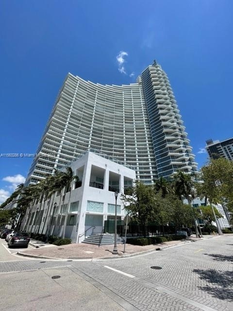 2020 N Bayshore Dr - Photo 1