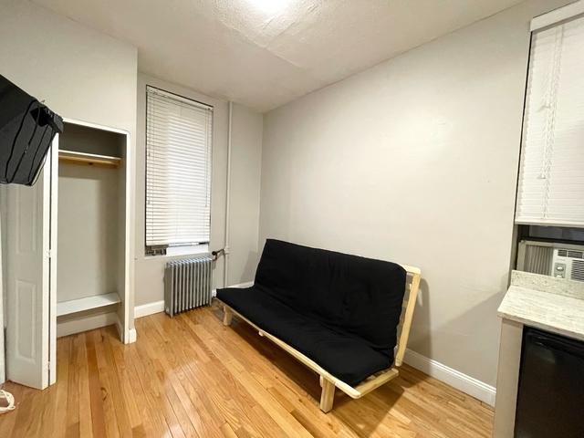 112 East 7th Street - Photo 1