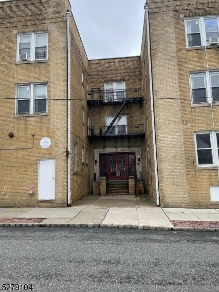 420 Bloomfield Ave - Photo 1