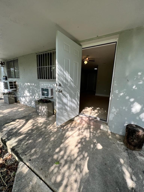 1220 Nw 12th St - Photo 1