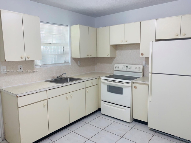 220 Nw 59th St - Photo 1