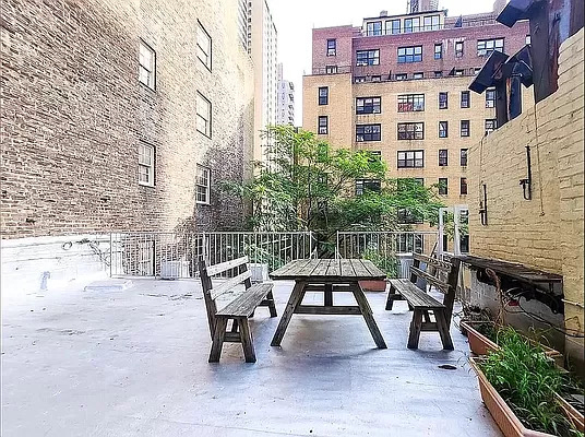 146 East 39th Street - Photo 1