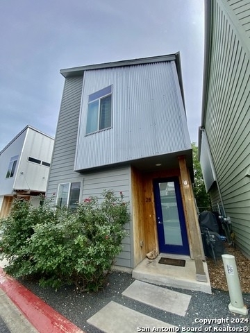 330 Clay St - Photo 1