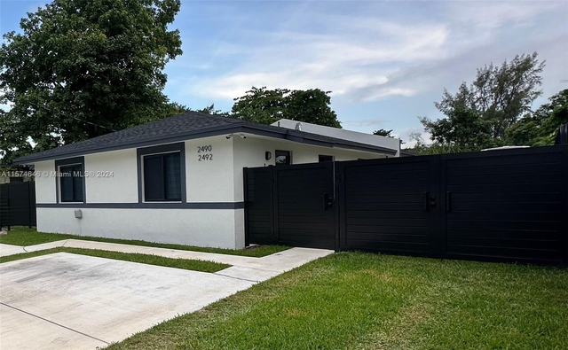2490 Nw 44th St - Photo 1