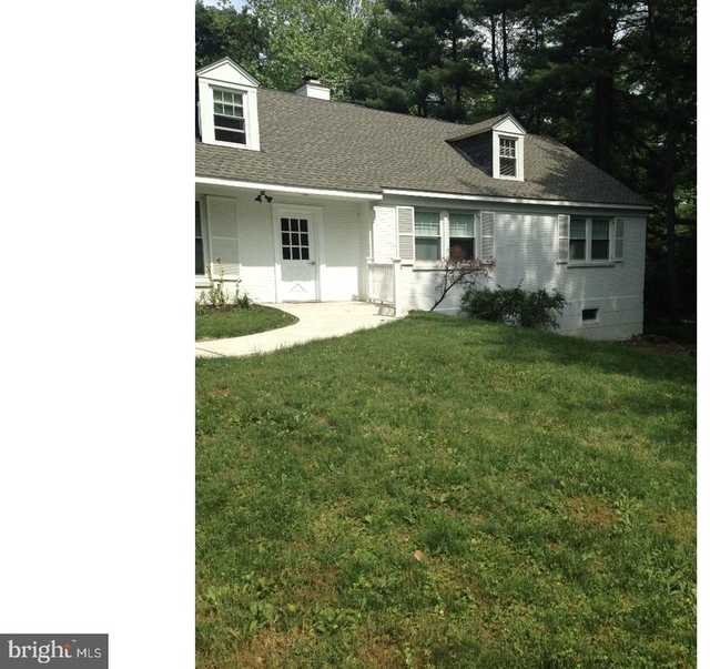 1621 Sweetbriar Rd - Photo 1