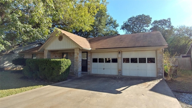 3511 Monument Dr - Photo 1