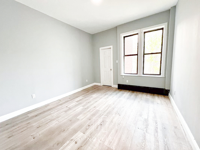 1421 Dekalb Avenue - Photo 1