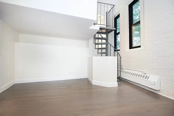 110 Greenwich Street - Photo 1