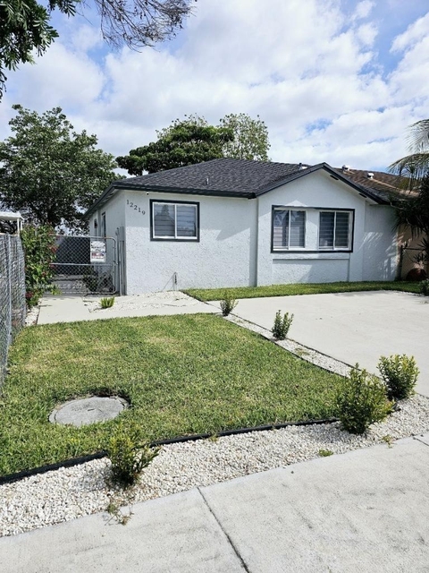 12219 Sw 198th Ter - Photo 1