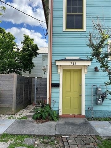 713 Eliza Street - Photo 1