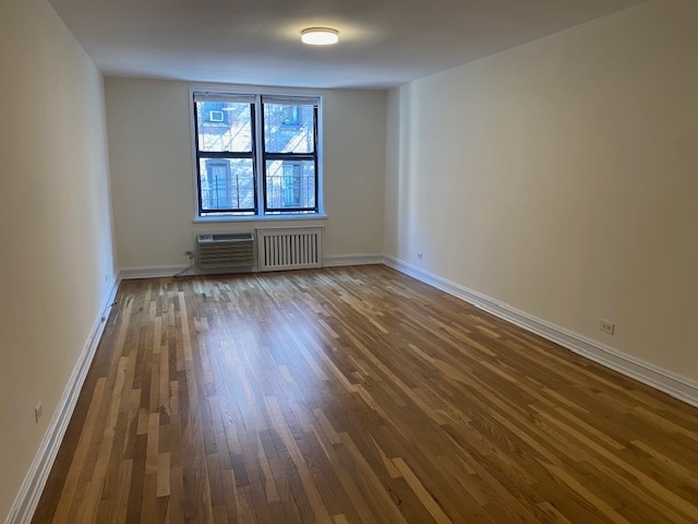 305 West 13th Street - Photo 1