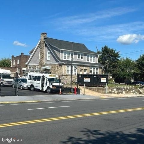 6370 Oxford Ave - Photo 1