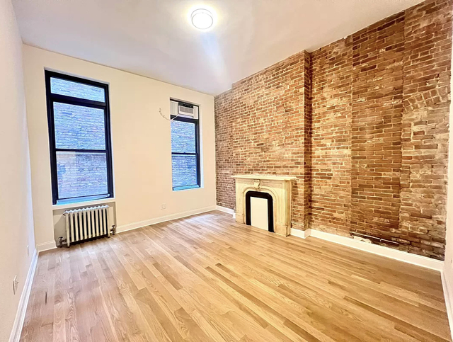 130 East 24th Street - Photo 1