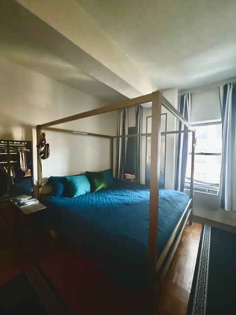 360 West 34th Street - Photo 1