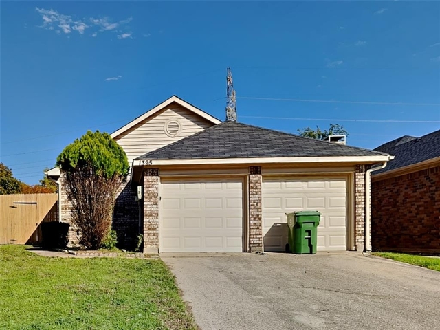 1395 Chinaberry Drive - Photo 1