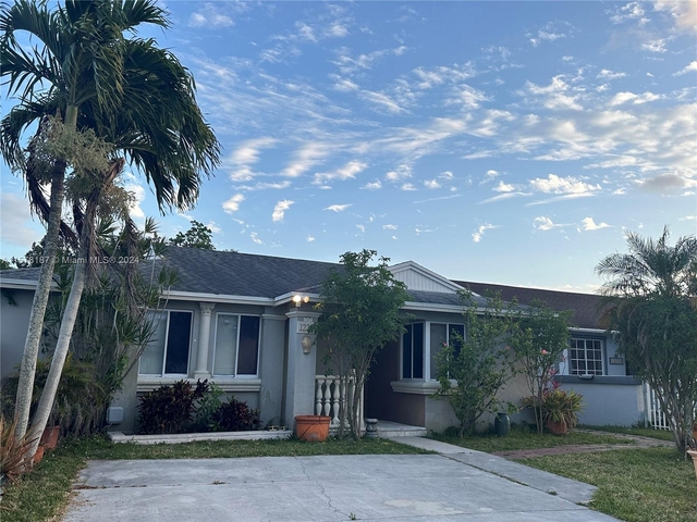 12320 Sw 195th Ter - Photo 1