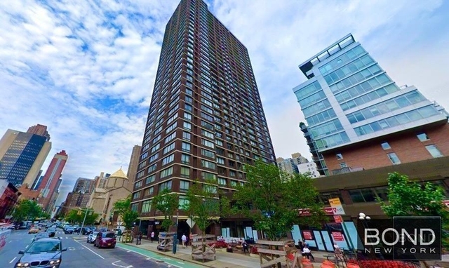 300 East 34th Street - Photo 1