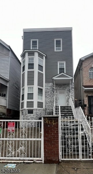 218 N 6th St - Photo 1