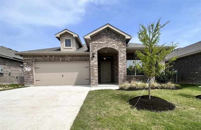 8916 Boulder Oak Boulevard - Photo 1