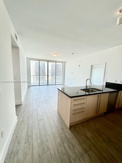 1111 Sw 1st Ave - Photo 1