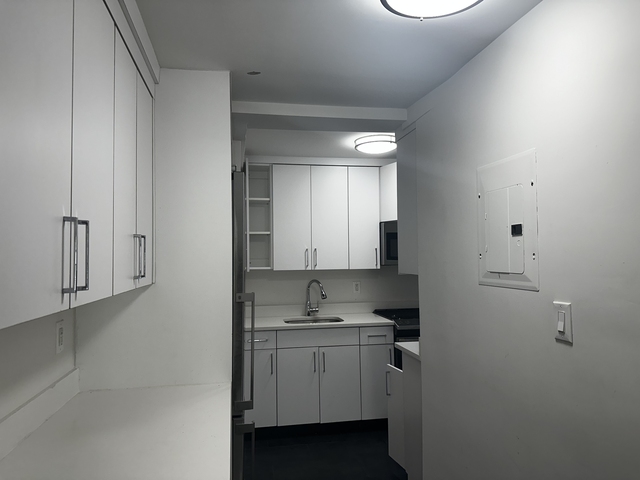 137 East 38th Street, New York - Photo 1