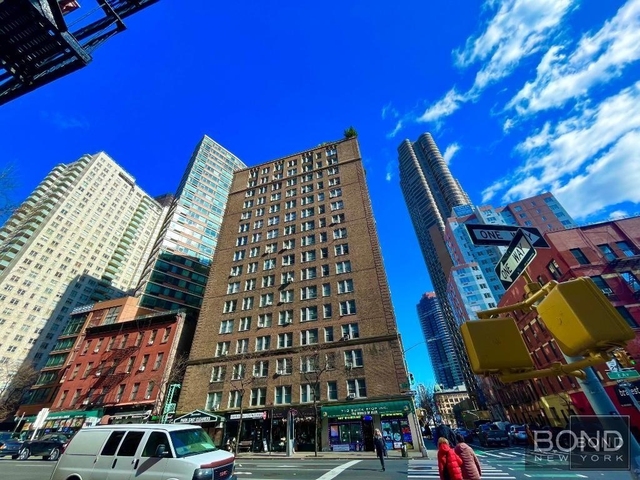 301 East 38th Street - Photo 1