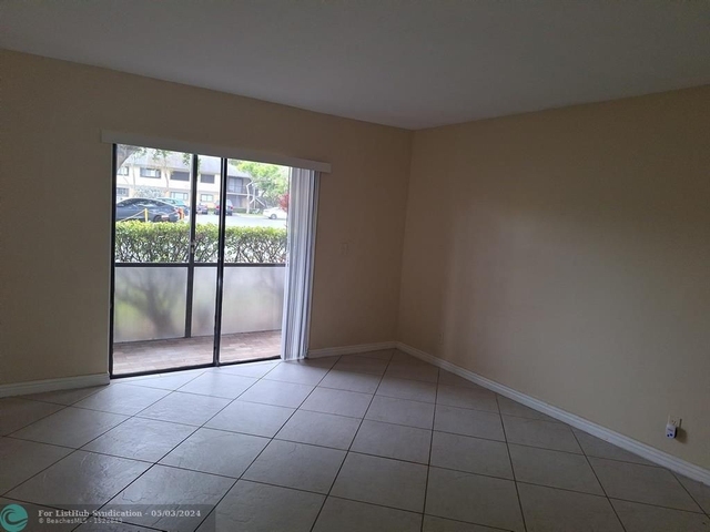 677 Trace Cir - Photo 1