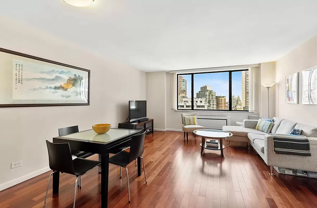 30 West 61st Street - Photo 1