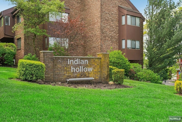 260 Indian Hollow Court - Photo 1