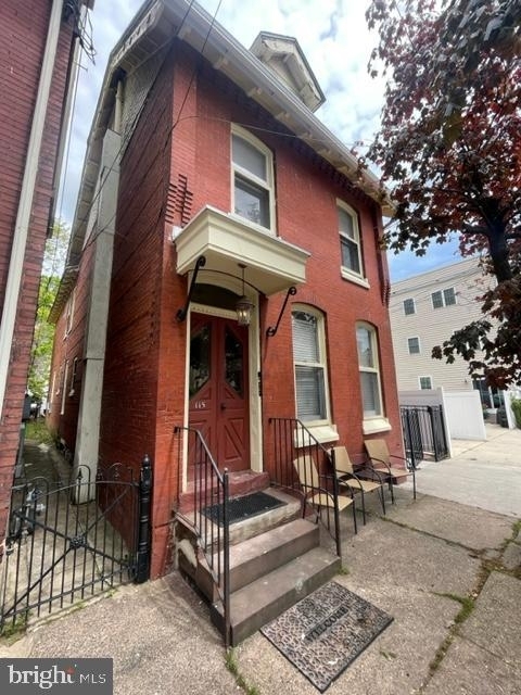 115 Mulberry St - Photo 1