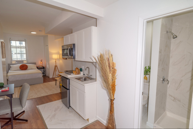 312 East 51st Street, New York - Photo 1