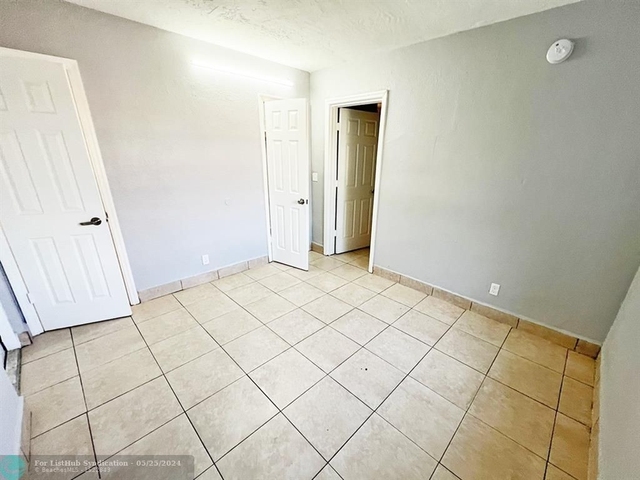 100 Nw 30th Ave - Photo 1