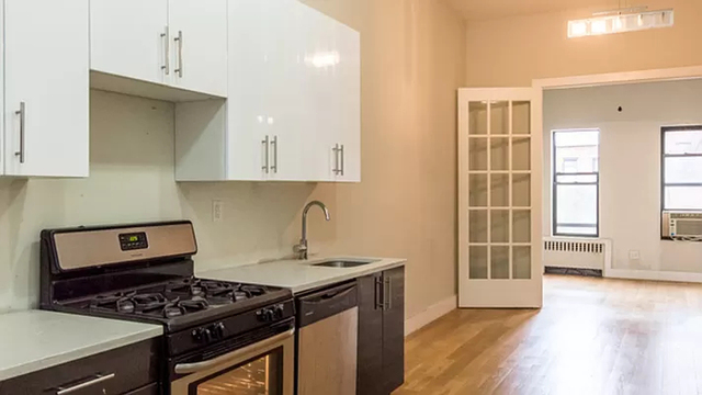 338 melrose - Photo 1
