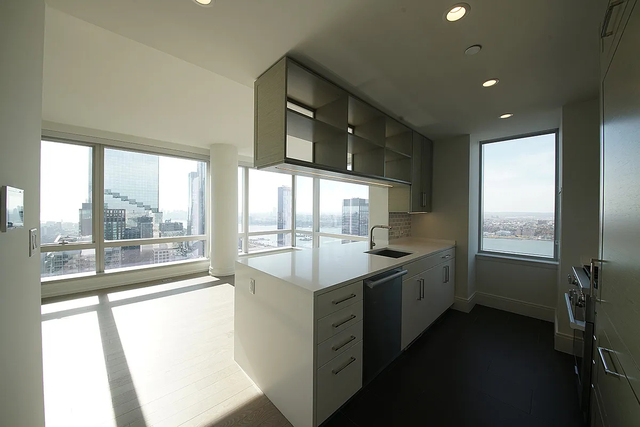 555 10th Avenue - Photo 1
