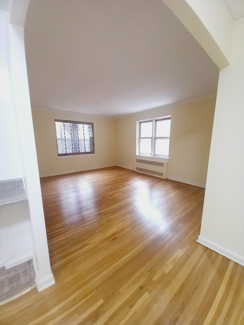 915 East 17th Street - Photo 1