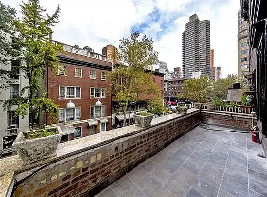 132 East 61st Street - Photo 1