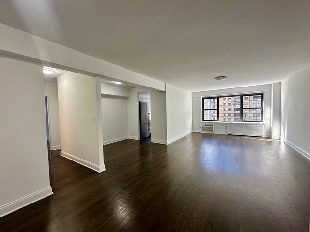  157 East 57th Street, 8C - Photo 1