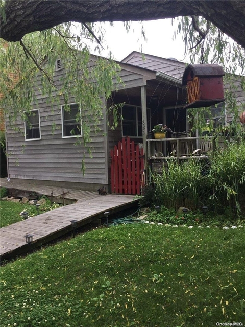821 Evergreen - Photo 1