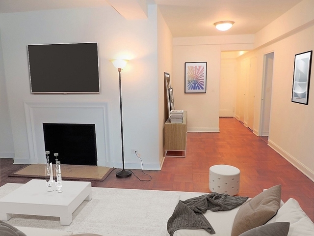 40 Central Park S - Photo 1