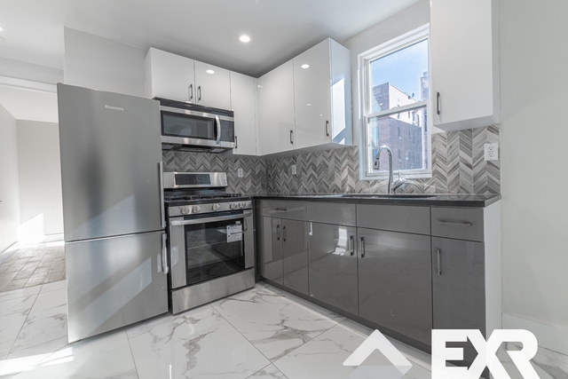 800 Empire Blvd - Photo 1