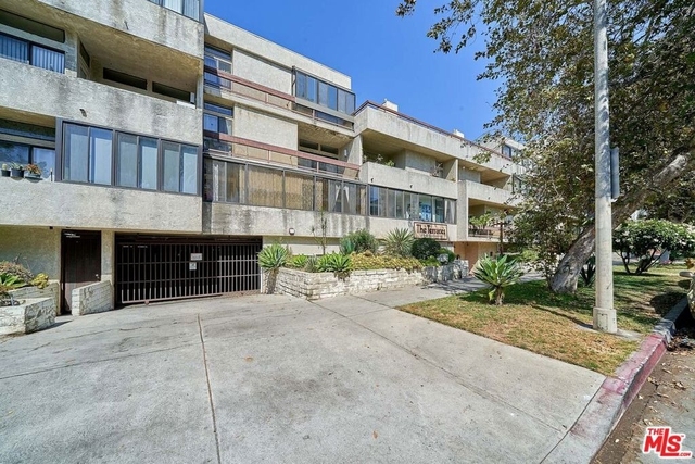 729 S Hobart Boulevard - Photo 1