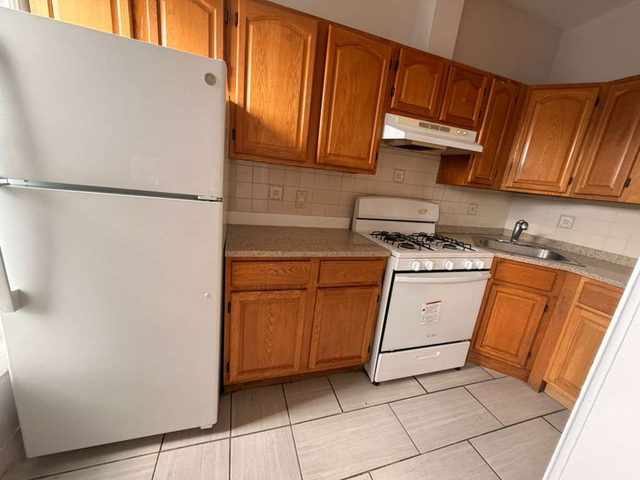 208 Pennsylvania Avenue - Photo 1
