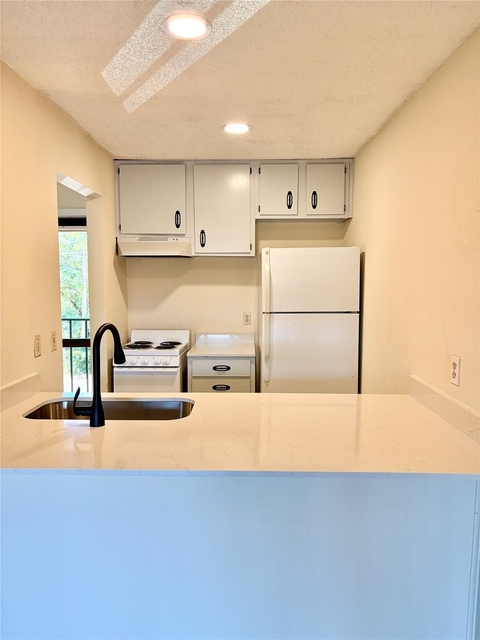 630 Maiden Ln - Photo 1